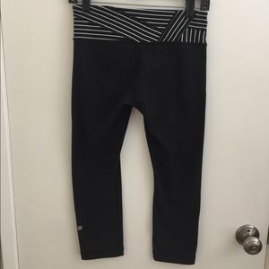 Lululemon Wunder Under Crop, Reversible, Size 6
